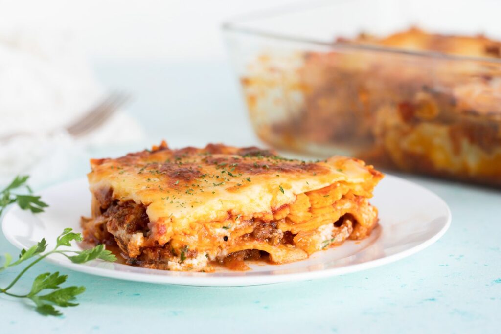 Bacon Cheeseburger Lasagna with Garlic Parmesan Sauce: The Ultimate Comfort Food Mashup